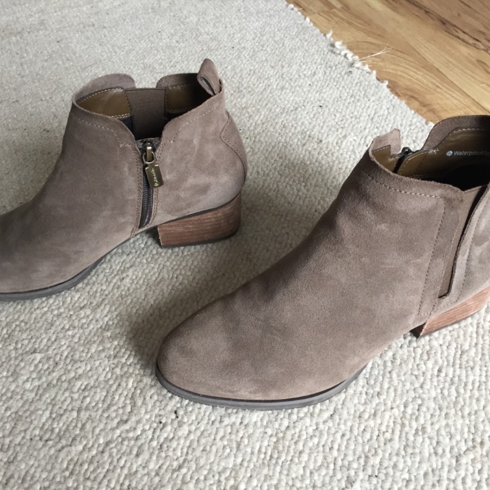 Blondo Imani Chelsea ankle boots Waterproof Suede women's 8 casual shoes